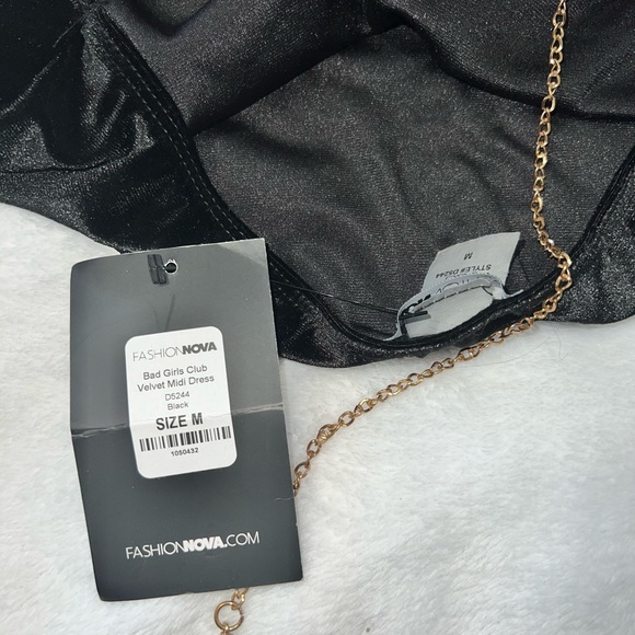 Black Medium Fashion Nova Dress - Picture 5 of 9